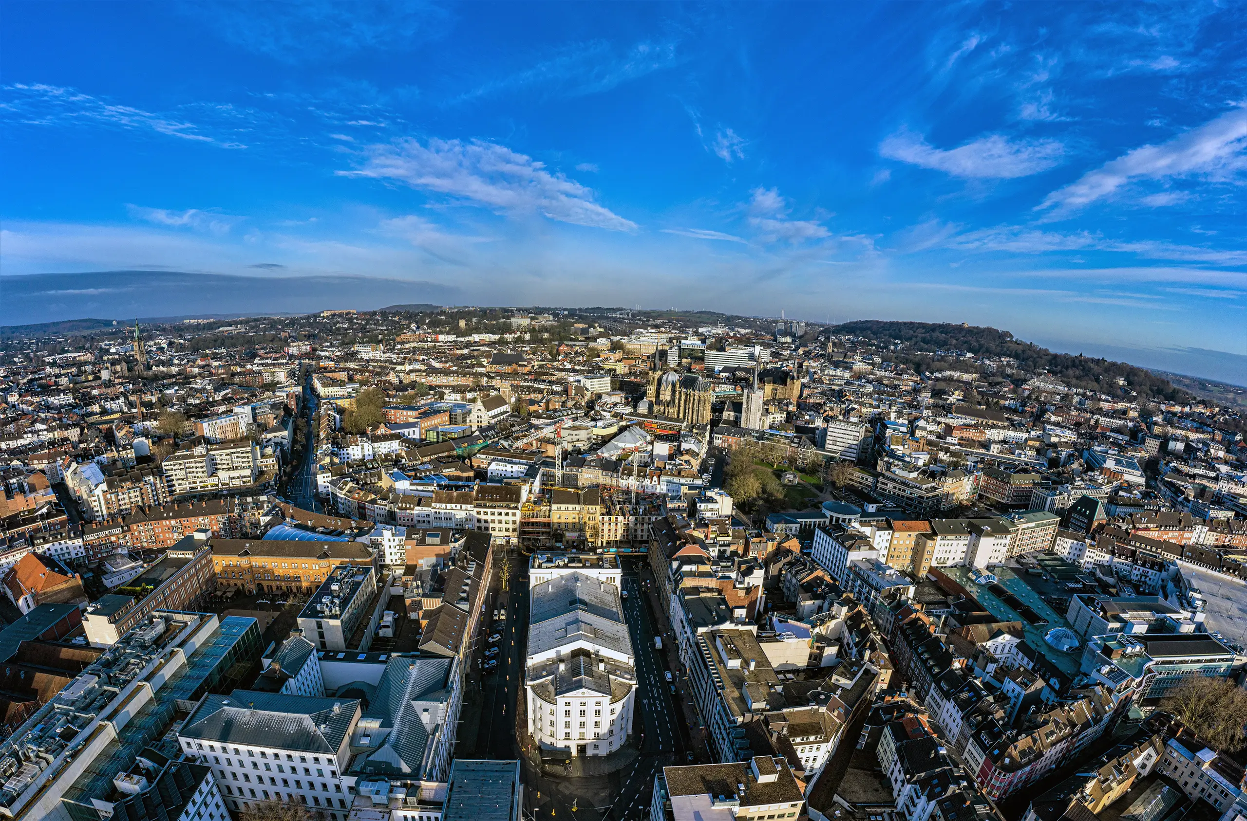 Luftbild der Stadt Aachen mit Blick auf die Theaterstraße